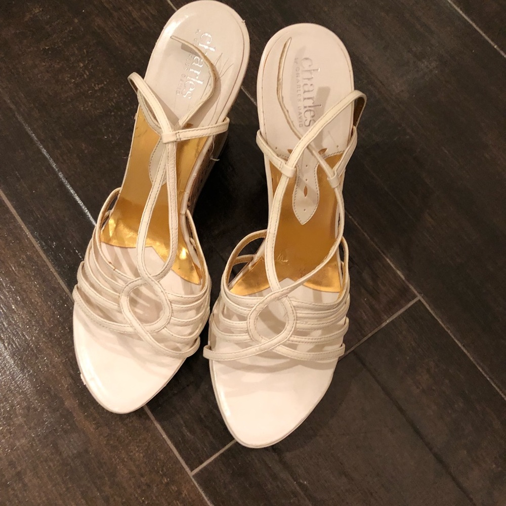 Charles by Charles David white wedge sz9